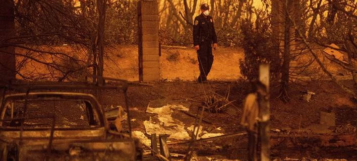 Καλιφόρνια: Ανεξέλεγκτες πυρκαγιές – Δύο πυροσβέστες νεκροί -38.000 εγκατέλειψαν τα σπίτια τους (Εικόνες)